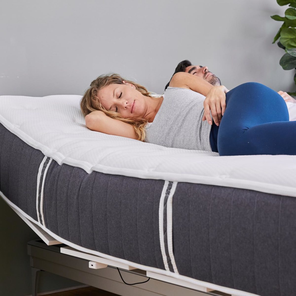 Yaasa Zero Gravity Bed Review - Must Read This Before Buying